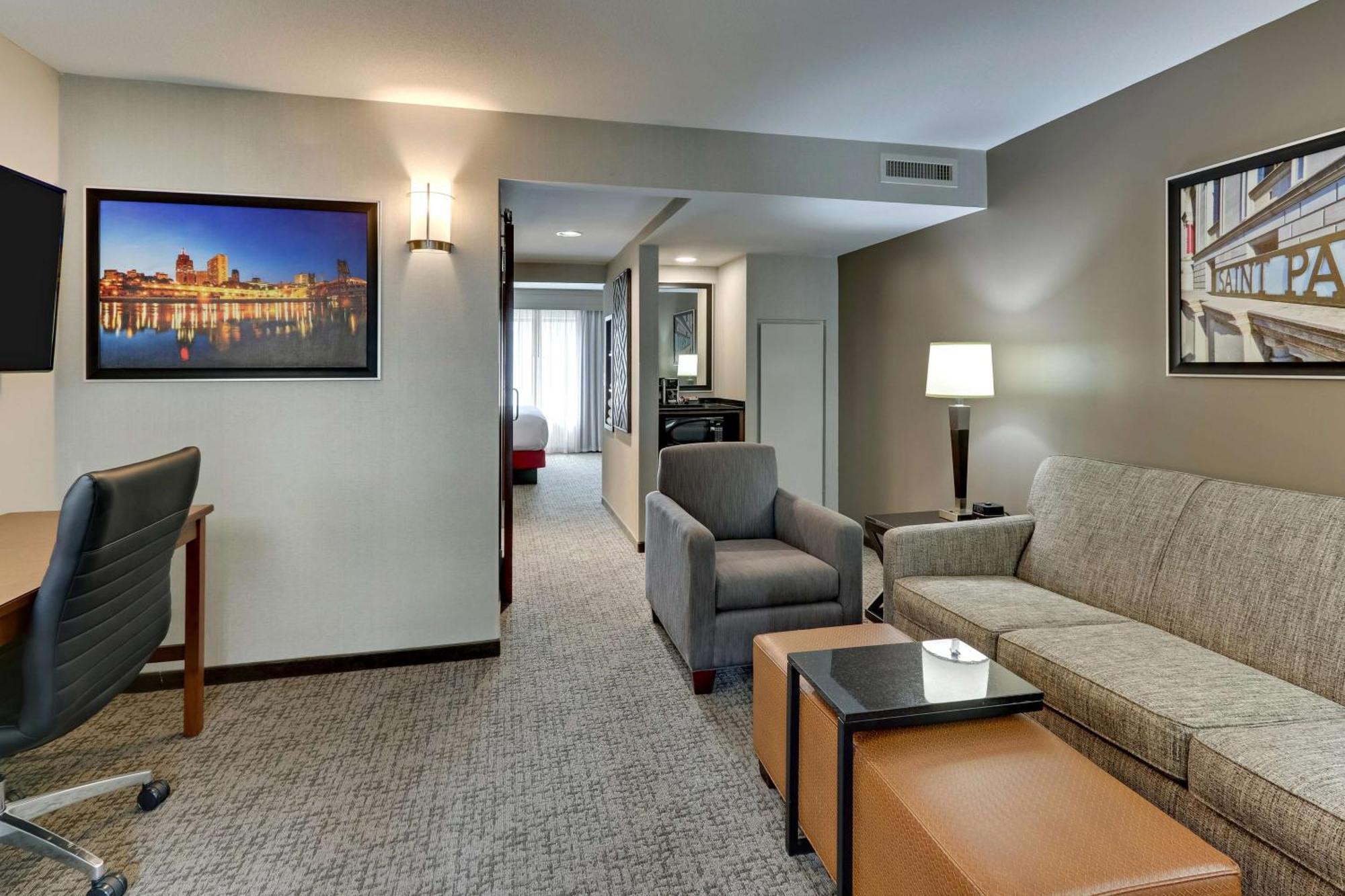 Deluxe King Suite,1542186526:JPEG